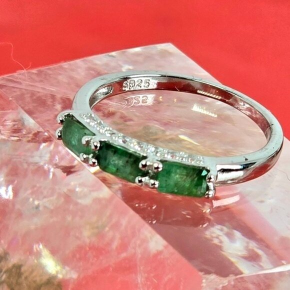 925 Sterling Silver Ring with Natural Emerald Gem & Cz - Picture 7 of 7